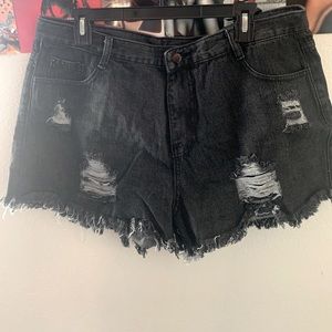 Black distressed Shorts 🖤